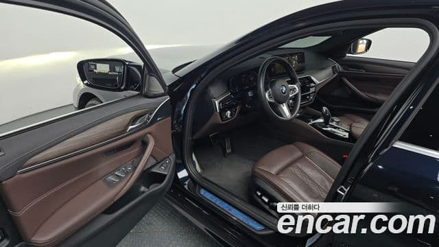 BMW 5 Series 2021 — ფოტო 8/20
