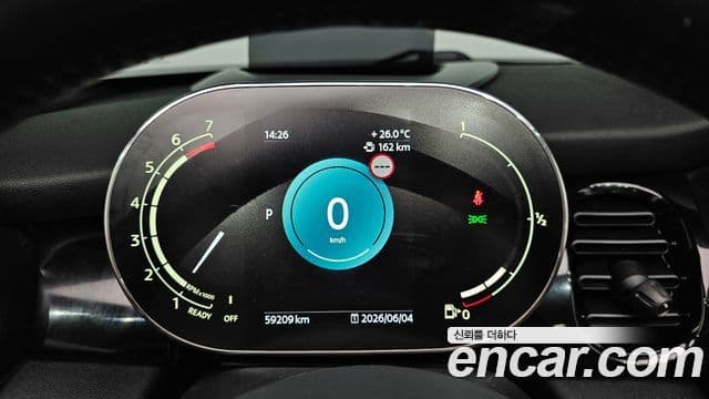 Mini Cooper Convertible 2024 — ფოტო 8/20