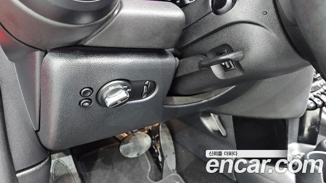 Mini Cooper Convertible 2024 — ფოტო 18/20