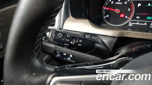Kia Sorento 2022 — ფოტო 17/20