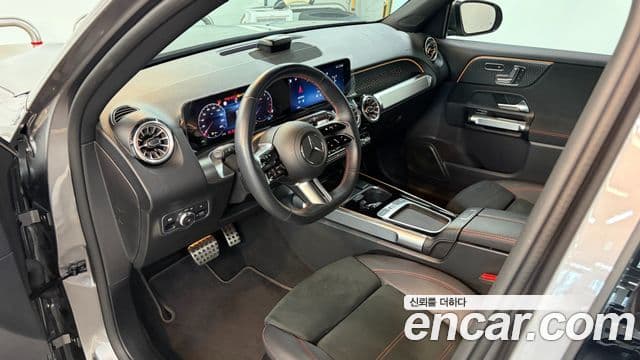 Mercedes-Benz GLB-Class 2025 — Фото 8/20
