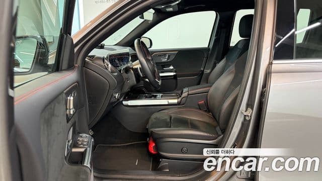 Mercedes-Benz GLB-Class 2025 — Фото 10/20