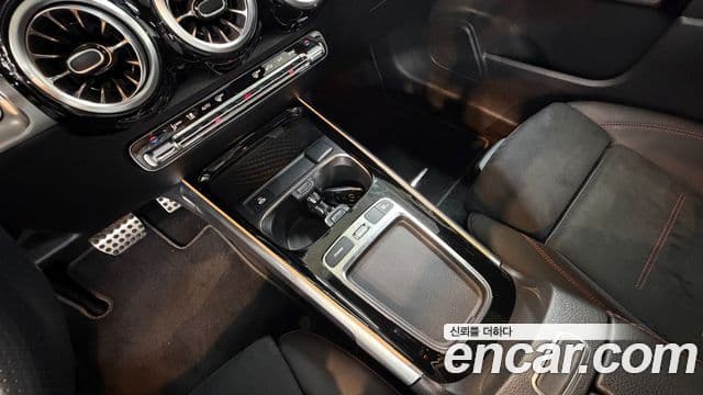 Mercedes-Benz GLB-Class 2025 — Фото 15/20