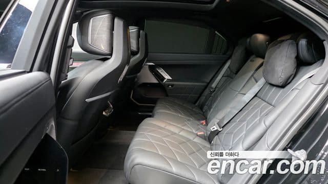 BMW 7 Series 2024 — ფოტო 12/20