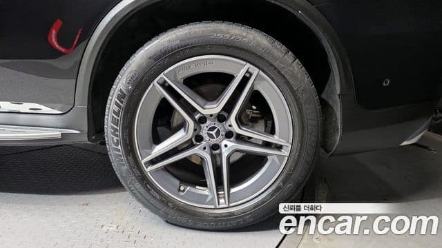 Mercedes-Benz GLC-Class 2021 — Photo 19/30