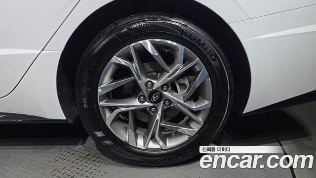 Hyundai Sonata Hybrid 2021 — Photo 17/30