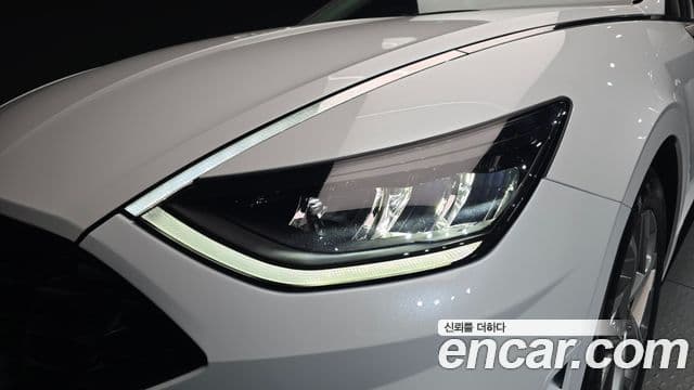 Hyundai Sonata Hybrid 2021 — Photo 5/30