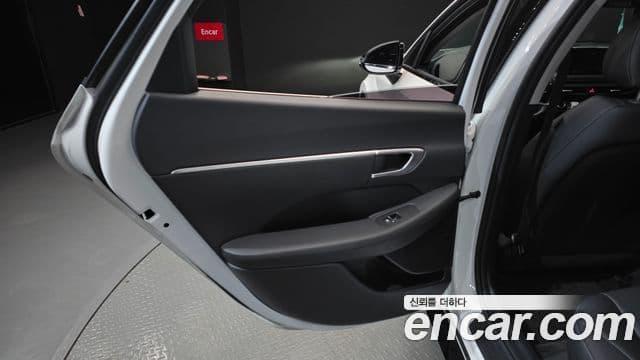 Hyundai Sonata Hybrid 2021 — Photo 21/30