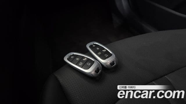 Hyundai Sonata Hybrid 2021 — Photo 2/30