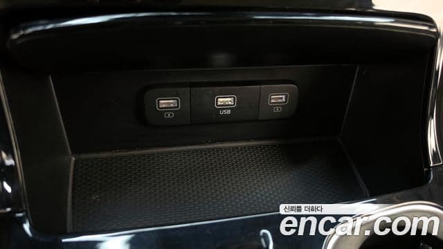 Kia Carnival 2023 — Фото 12/20