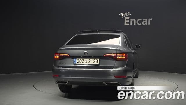 Volkswagen Jetta 2021 — Photo 18/20