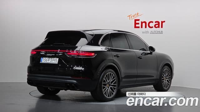 Porsche Cayenne 2022 — ფოტო 2/20