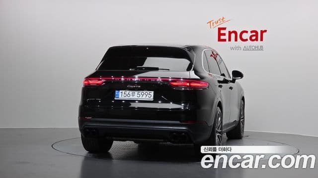 Porsche Cayenne 2022 — ფოტო 4/20