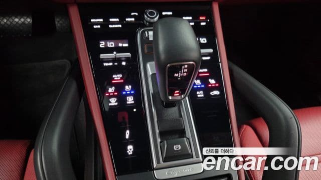 Porsche Cayenne 2022 — ფოტო 9/20