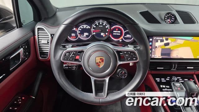 Porsche Cayenne 2022 — ფოტო 13/20