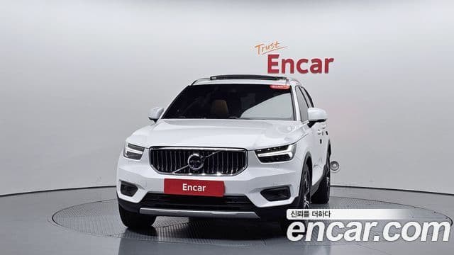 Volvo XC40 2021 — ფოტო 3/20