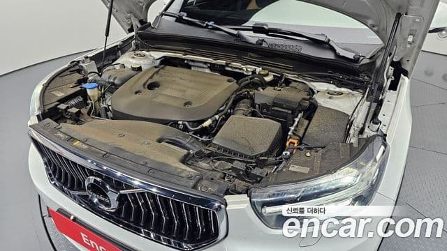 Volvo XC40 2021 — ფოტო 6/20
