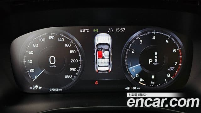Volvo XC40 2021 — ფოტო 8/20