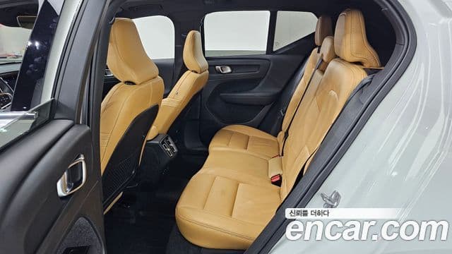 Volvo XC40 2021 — ფოტო 12/20