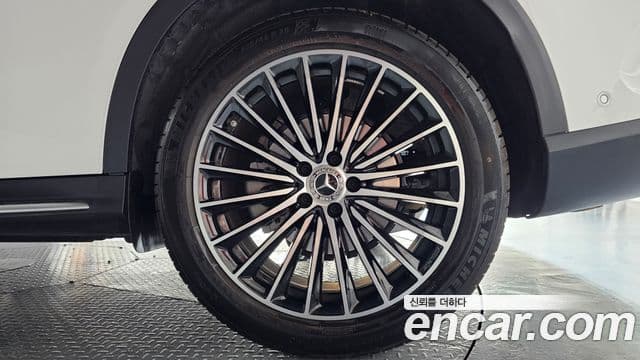 Mercedes-Benz GLC-Class 2026 — Photo 21/35