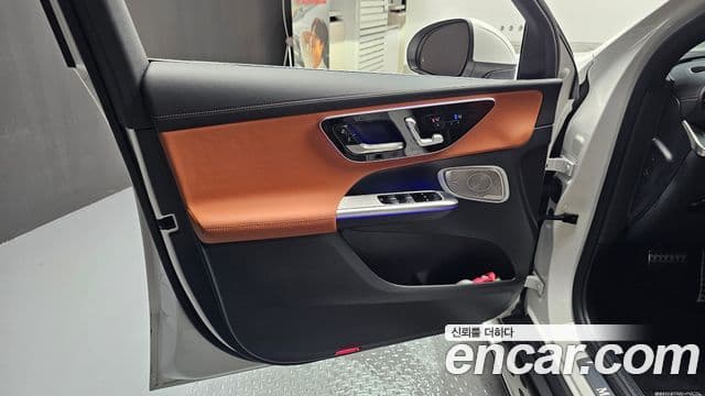 Mercedes-Benz GLC-Class 2026 — Photo 28/35