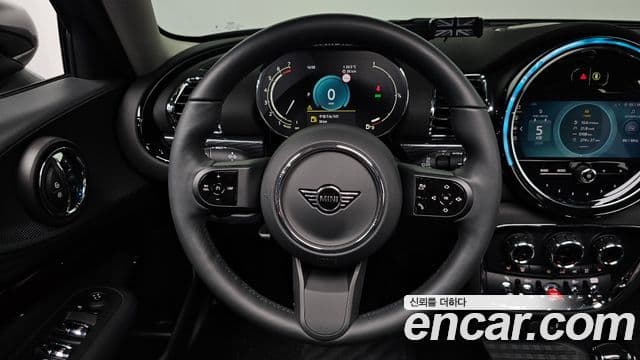 Mini Cooper Clubman 2024 — ფოტო 13/20