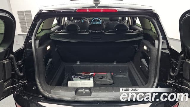 Mini Cooper Clubman 2024 — ფოტო 20/20