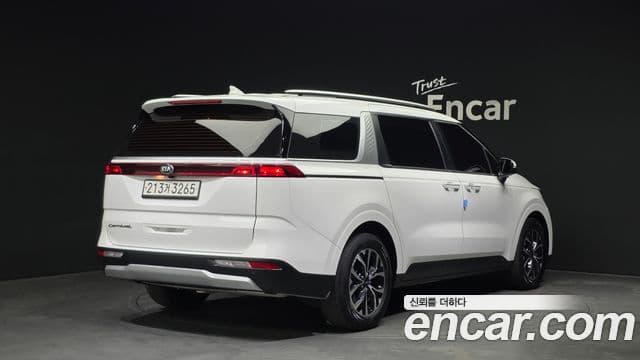 Kia Carnival 2021 — ფოტო 2/20