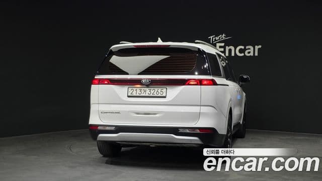 Kia Carnival 2021 — ფოტო 4/20
