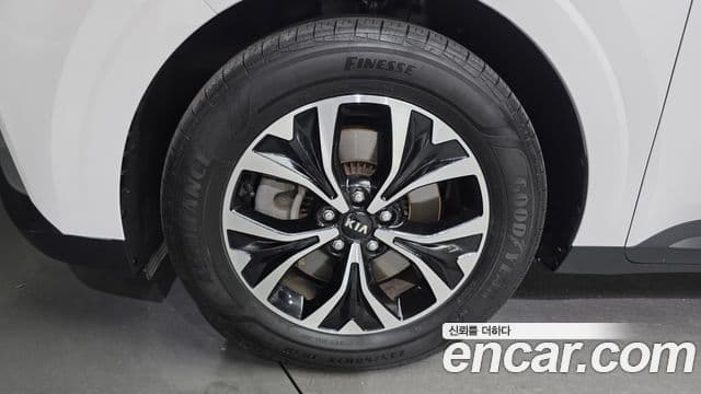 Kia Carnival 2021 — ფოტო 5/20