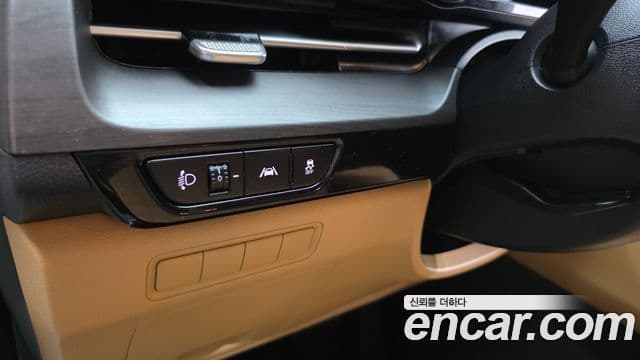 Kia Carnival 2021 — ფოტო 14/20