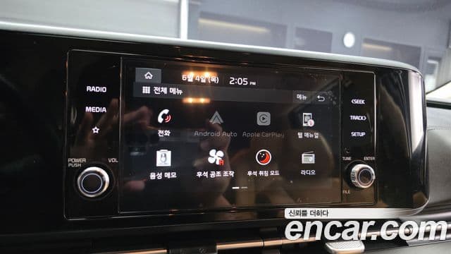 Kia Carnival 2021 — ფოტო 17/20