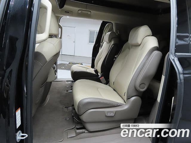 Kia Carnival 2021 — Фото 8/20