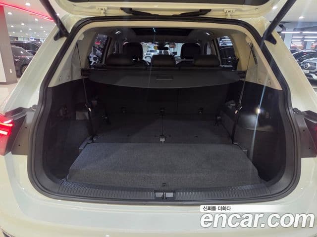 Volkswagen Tiguan Allspace 2023 — Şəkil 12/18