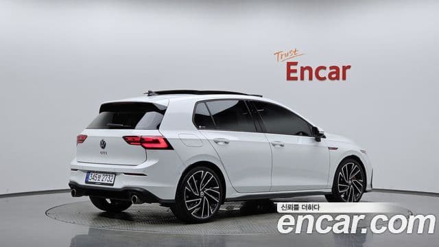 Volkswagen Golf 2024 — ფოტო 2/20