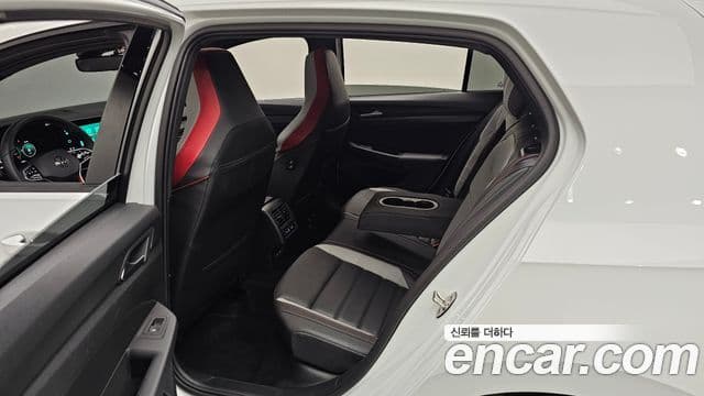 Volkswagen Golf 2024 — ფოტო 11/20