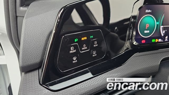 Volkswagen Golf 2024 — ფოტო 18/20