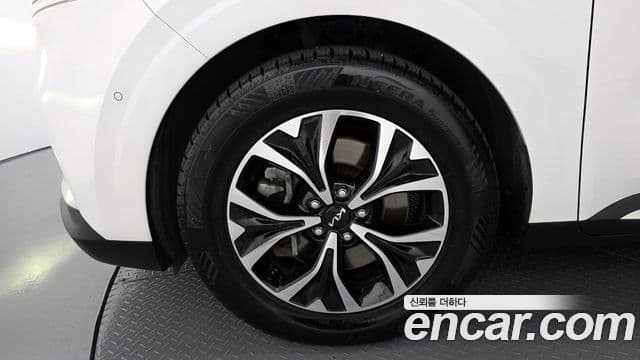 Kia Carnival 2022 — ფოტო 5/20