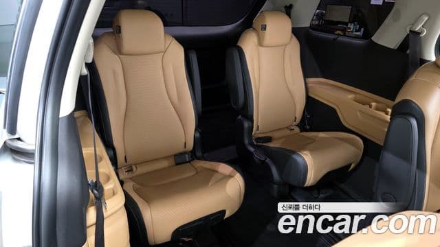 Kia Carnival 2022 — ფოტო 13/20