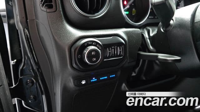 Jeep Wrangler 2022 — Фото 18/20