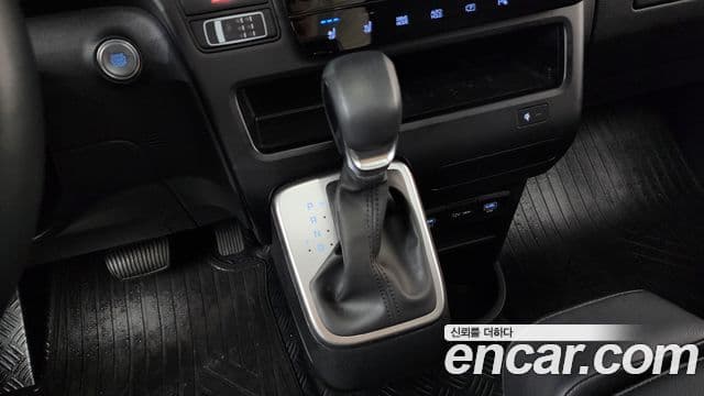 Hyundai Staria 2025 — Şəkil 9/20