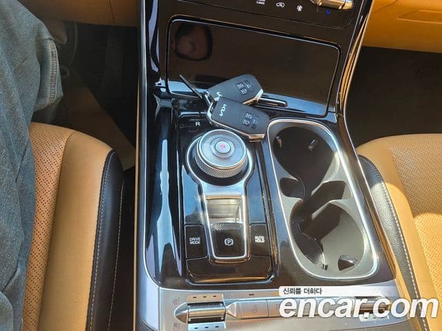 Kia Carnival 2021 — Фото 8/20