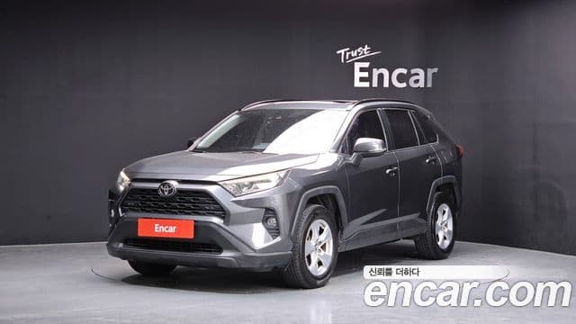 Toyota RAV4 2019 — ფოტო 1/20