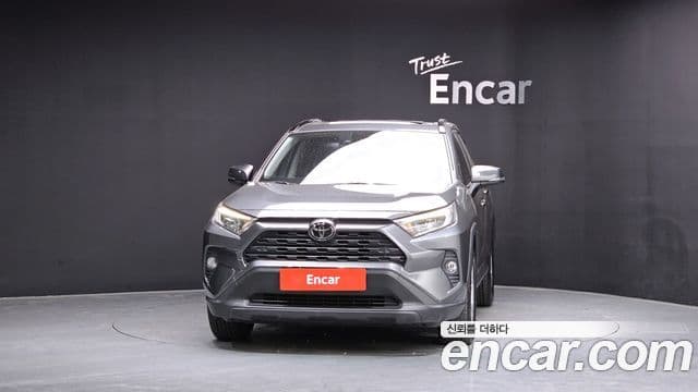 Toyota RAV4 2019 — ფოტო 3/20