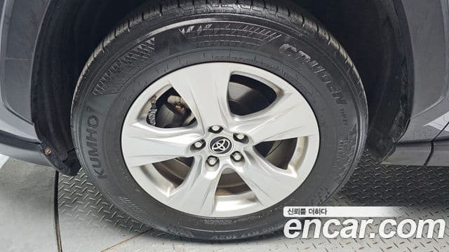 Toyota RAV4 2019 — ფოტო 5/20