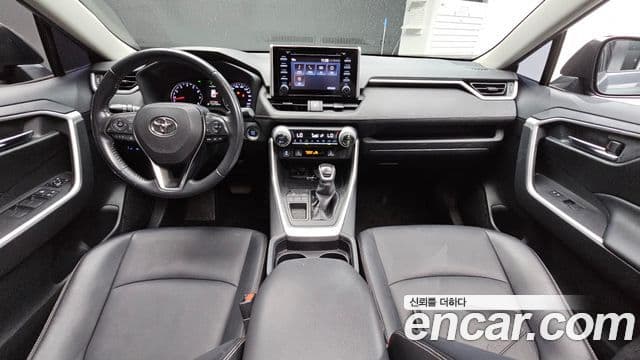 Toyota RAV4 2019 — ფოტო 7/20