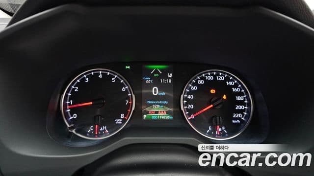 Toyota RAV4 2019 — ფოტო 8/20
