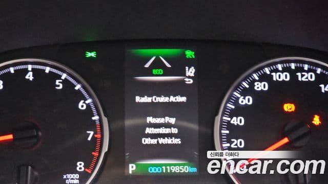 Toyota RAV4 2019 — ფოტო 16/20