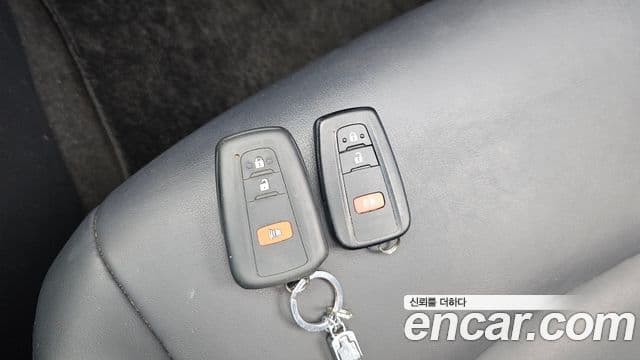 Toyota RAV4 2019 — ფოტო 18/20