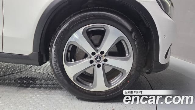 Mercedes-Benz GLC-Class 2019 — Şəkil 9/32